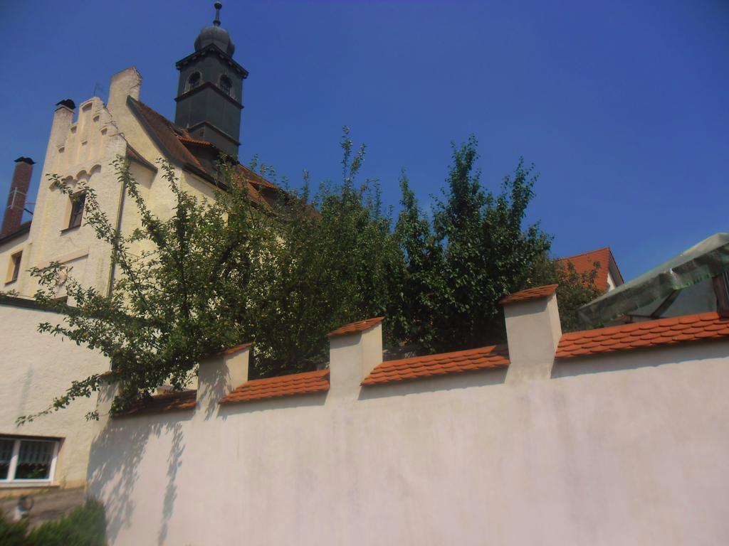 Schloss Weichs Zu Regensburg Mit 2Schlafzimmer Parkplatz Internet 75Qm Zentrum Exterior photo